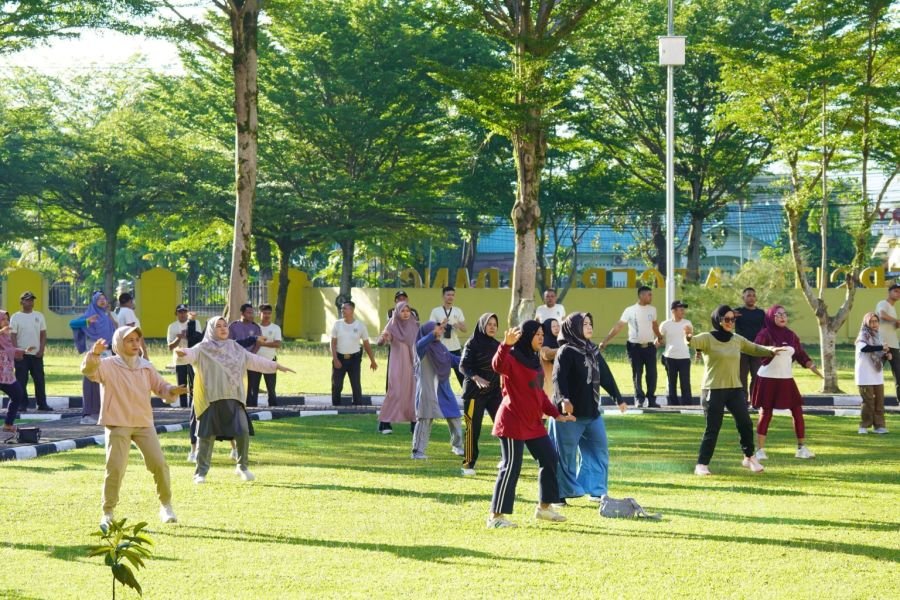 UNP Gelar Senam Bersama Melalui Program UNP Bugar, Perkuat Budaya Hidup Sehat di Lingkungan Kampus