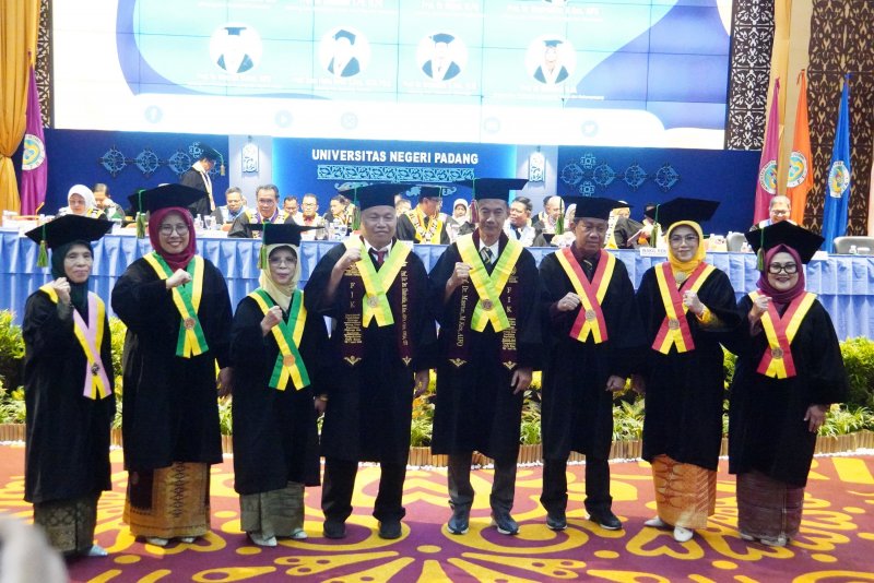 UNP Kembali Kukuhkan 8 Guru Besar, Perkuat Peran Akademik untuk Bangsa