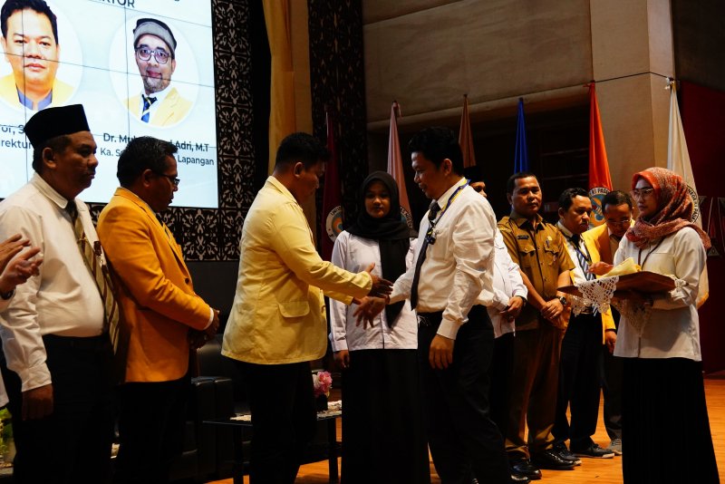 UNP Lepas 652 Calon Guru untuk Praktik Lapangan di Madrasah dan Sekolah