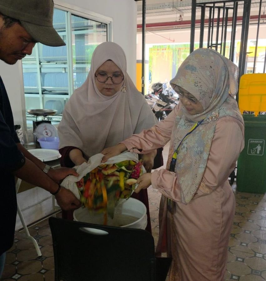 UNP Olah Sampah Organik Menjadi Eco Enzyme, Diterapkan di UNP Hotel & Convention Center & Lapau UNP