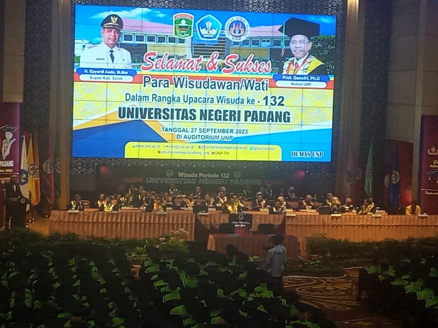 UNP Wisuda 3.166 Mahasiswa Selama 3 Hari