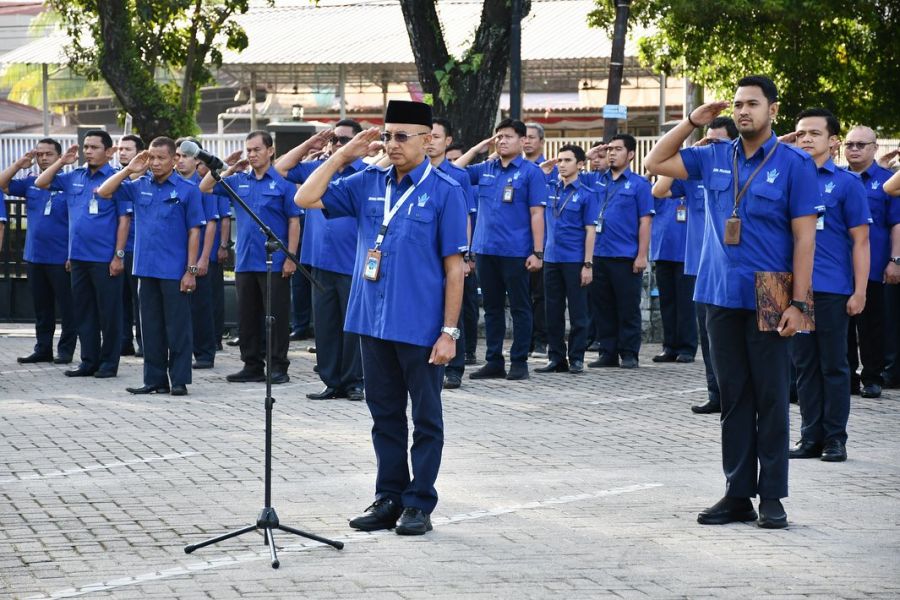 Upacara Bendera 2024, Dirut Perumda AM Kota Padang Ingatkan Selalu Optimis Jalani Semua Kegiatan