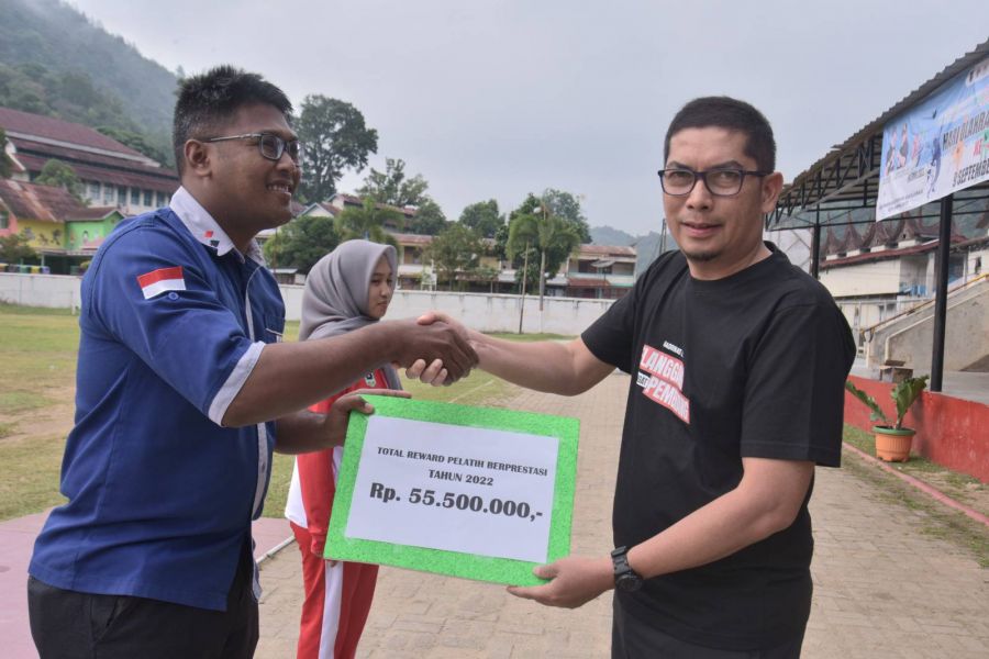 Peringati Hari Olahraga Nasional, Pemko Sawahlunto Beri Reward pada Atlet dan Pelatih Berprestasi