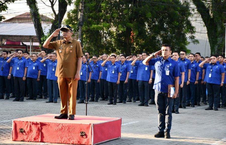 Upacara Perumda AM Padang, Hendri Septa: Tingkatkan Semangat & Etos Kerja untuk Pelayanan Lebih Baik
