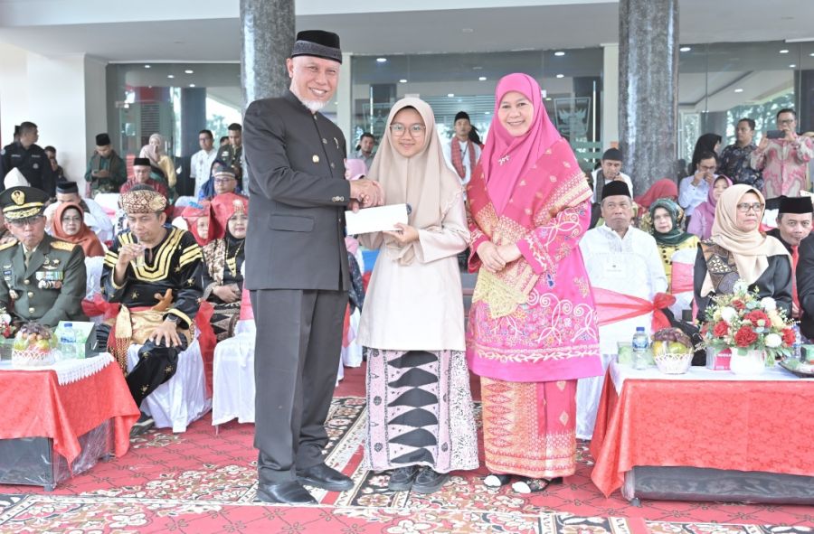 Usai Bacakan UUD 1945 Tanpa Teks, Siswi SMA 10 Padang Mendapat Hadiah Khusus dari Gubernur Sumbar