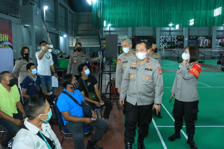 Vaksinasi Covid-19 oleh Polda Sumbar, Irjen Pol Toni Harmanto: Upaya Menekan Penyebaran Covid-19