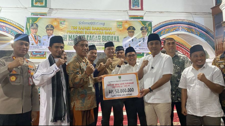 Vasko Ruseimy Serahkan Bantuan 50 Juta untuk Pembangunan Masjid Bersejarah Ampek Lingkuang