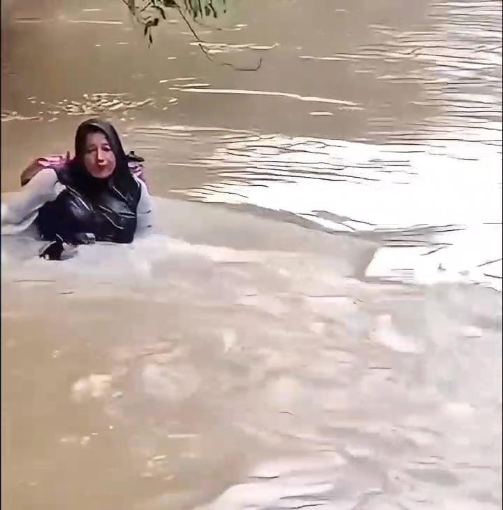 Viral! Bidan di Pasaman Seberangi Sungai Demi Menolong Warga, Wagub Vasko Salut dan Apresiasi