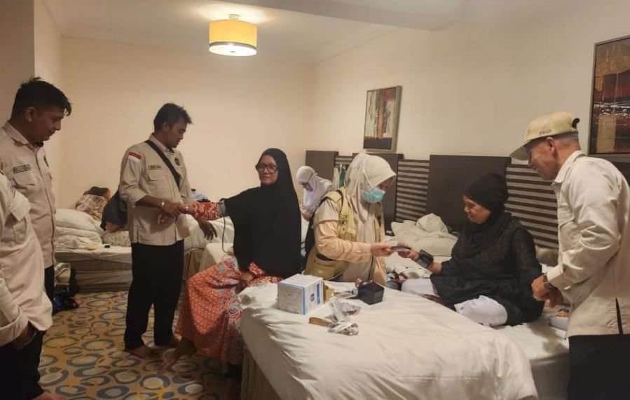 Visitasi Jemaah Haji Embarkasi Padang, Petugas Pastikan Kondisi Jemaah Prima Jelang Armuzna