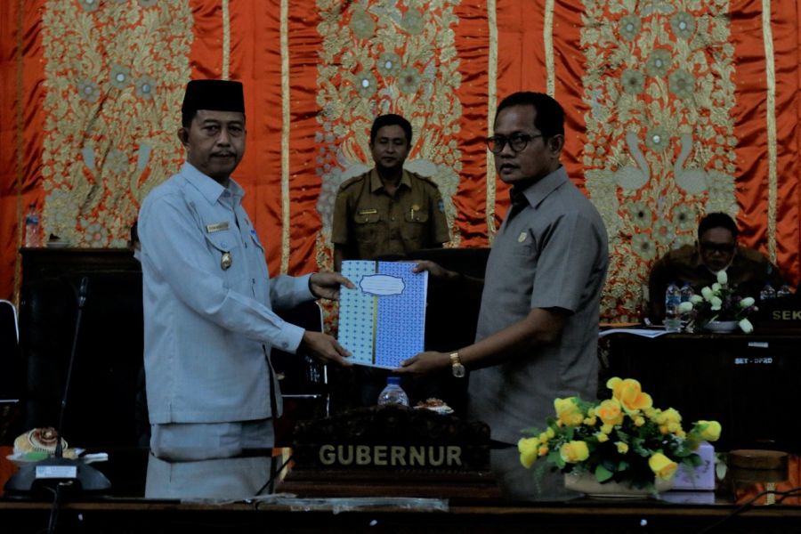 Wabup dan DPRD Pasbar Gelar Rapat Paripurna Pengesahan Ranperda Perangkat Daerah