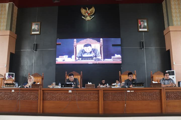 Wabup Dharmasraya Sampaikan Jawaban PU Fraksi DPRD Terkait Ranperda Pajak dan Retribusi Daerah