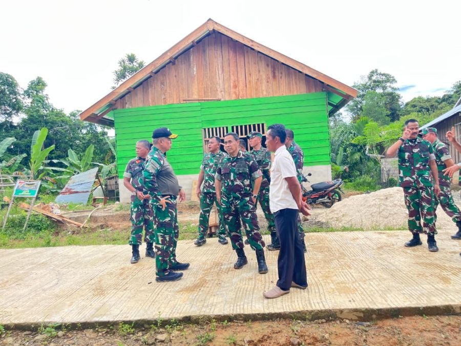 Wadanpusterad Tinjau Karya Bakti TNI AD di Mentawai 