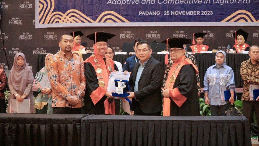 Wagub Audy Motivasi Lulusan Politeknik LP3I Padang untuk Terus Pacu Kompetensi diri
