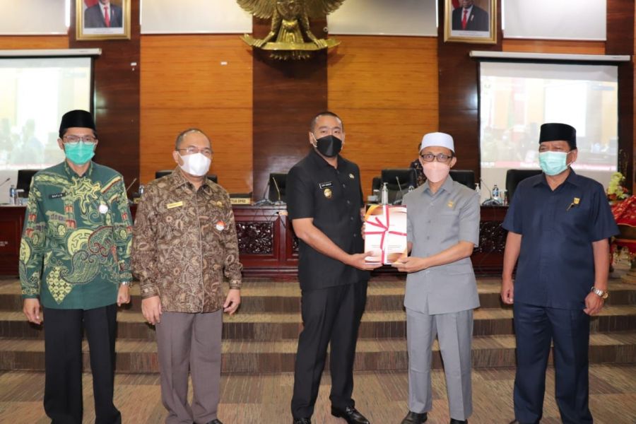 Wagub Audy Serahkan Nota Pengantar RAPBD 2022, Tingkatkan Pelayanan Genjot Pendapatan