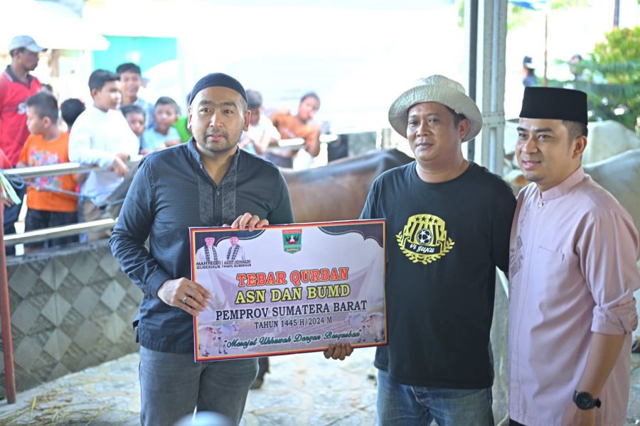Wagub Audy Tebar Qurban ASN dan BUMD Sumbar, Wujud Pemerintah Selalu Hadir di Tengah Masyarakat
