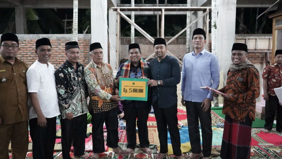 Wagub Sumbar Serahkan Bantuan Bedah Rumah untuk Warga Padang Pariaman