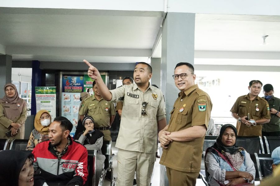 Wagub Sumbar Sidak Obat-Obatan dan Layanan Kesehatan RSAM Bukittinggi