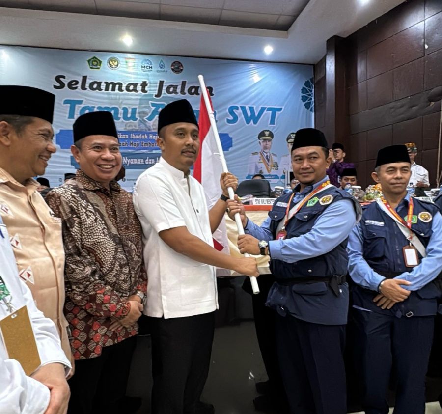 Wagub Vasko Lepas Kloter Pertama Jemaah Haji, “Jaga Nama Baik Indonesia, Doakan Kampung Halaman”