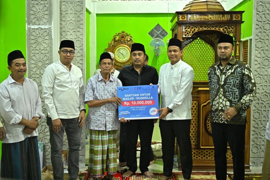 Wagub Vasko Safari Ramadhan ke Padang Tarok dan Serahkan Bantuan untuk Masjid Al-Mujahadah