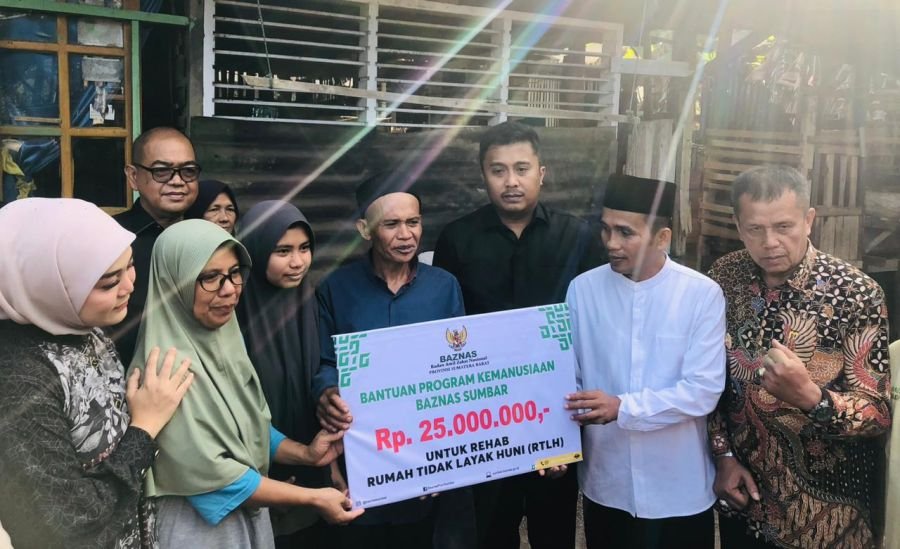 Wagub Vasko Salurkan Bantuan Bedah Rumah di Kelurahan Taratak Padang Kampuang Kota Payakumbuh