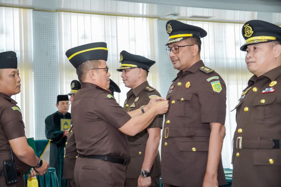 Wakajati Sumbar Lantik 16 Pejabat Eselon IV, Tekankan Integritas dan Tanggung Jawab Penegakan Hukum