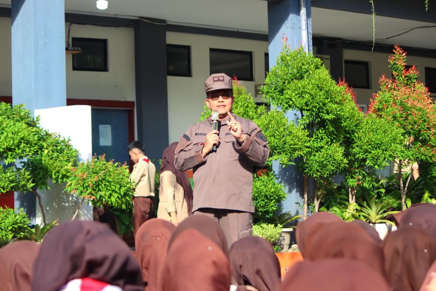 Wakajati Sumbar Pimpin Program Jaksa Mengajar di SMK 9 Padang