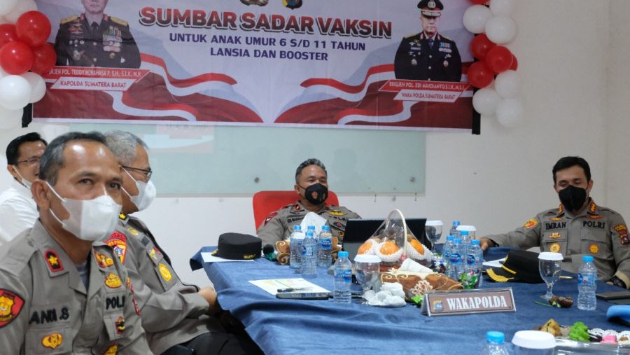 Wakapolda Sumbar Hadiri Vaksinasi Serentak Anak, Lansia dan Booster di Izusu Padang