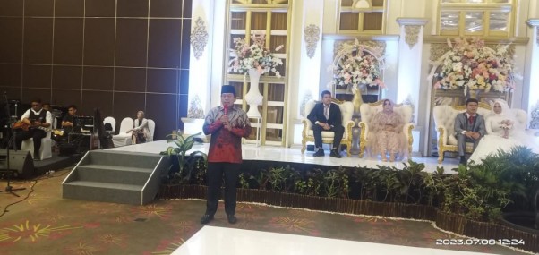 Wakil Ketua DPRD Sumbar Suwirpen Suib Beri Wejangan di Pesta Perkawinan Anak Nely Hasnah