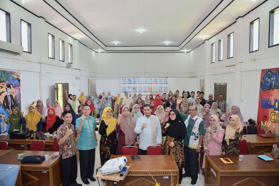 Wako Deri Asta Beri Motivasi Pada Guru SD dan SMP yang Sedang Ikuti Pelatihan Pendidikan Karakter