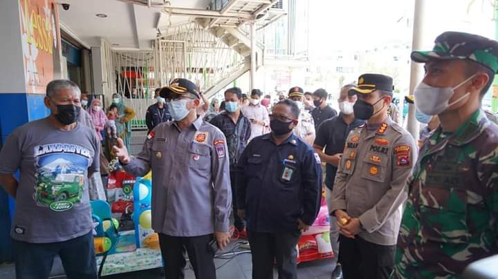 Wako Hendri Septa dan Forkopimda Kota Padang Kompak Tinjau PPKM Hari Pertama
