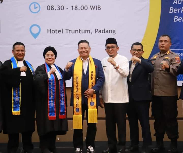 Wako Hendri Septa Hadiri Pelantikan Pengurus DPC Peradi Padang 