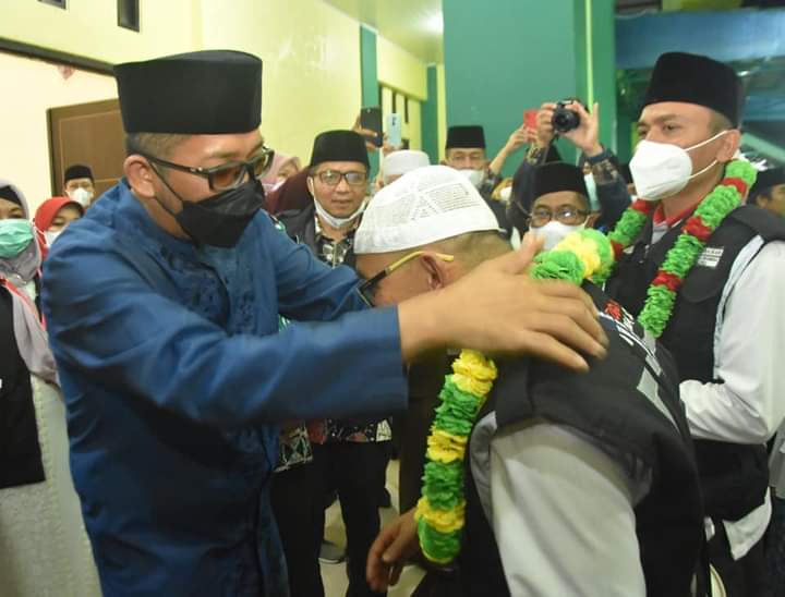 Wako Hendri Septa Sambut Kepulangan Jamaah Haji Kloter 1