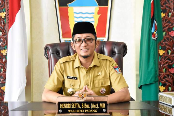 Wako Hendri Septa Satu-satunya Wali Kota di Luar Pulau Jawa Dapat Penghargaan KUR Award 2022
