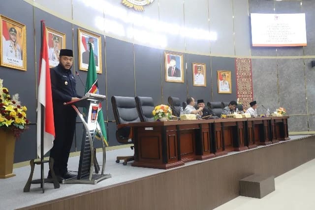 Wali Kota Padang Sampaikan Jawaban atas Pandangan Umum Fraksi-Fraksi DPRD Terkait RAPBD 2026