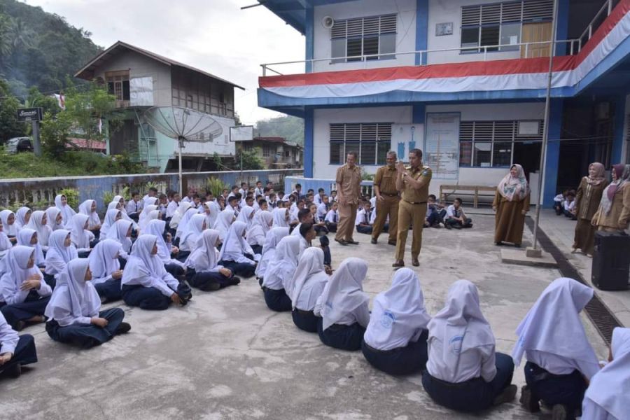 Wali Kota Sawahlunto Deri Asta Beri Motivasi dan Arahan Pada Pelajar SMP SDI Silungkang