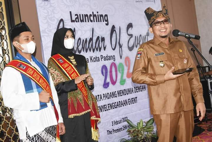 Walikota Hendri Septa Launching Kalender Event Pariwisata Kota Padang 2022