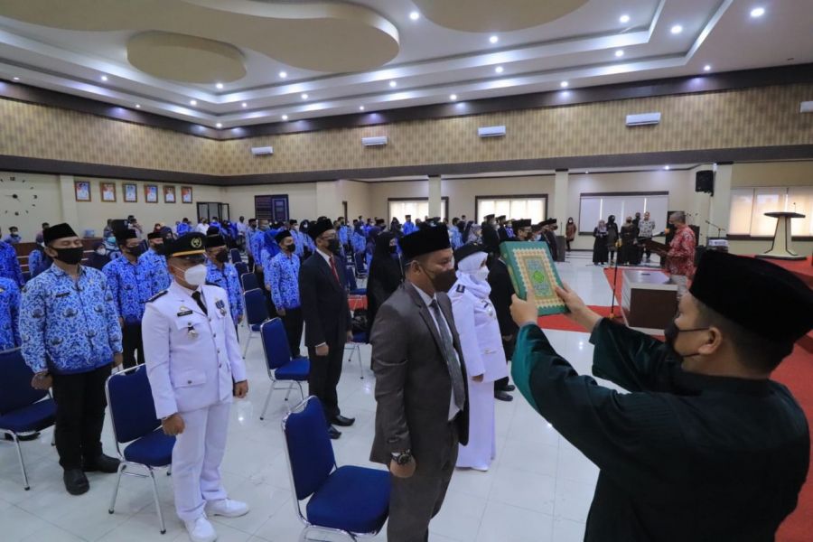 Walikota Riza Falepi Lantik 3 Kepala Dinas dan 2 Camat Baru