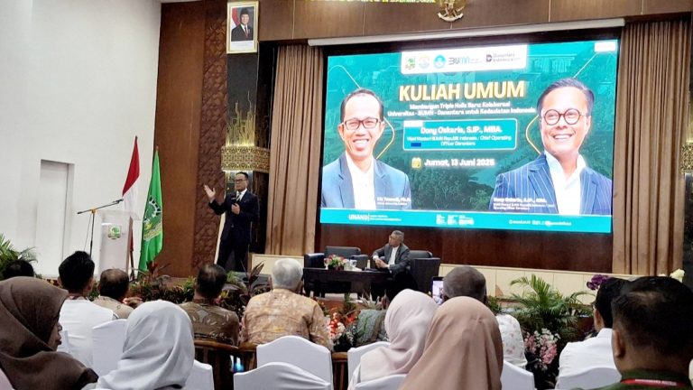 Wamen BUMN Dony Oskaria Beri Kuliah Umum di UNAND: Ajak Mahasiswa Bangun ‘Triple Helix Baru’