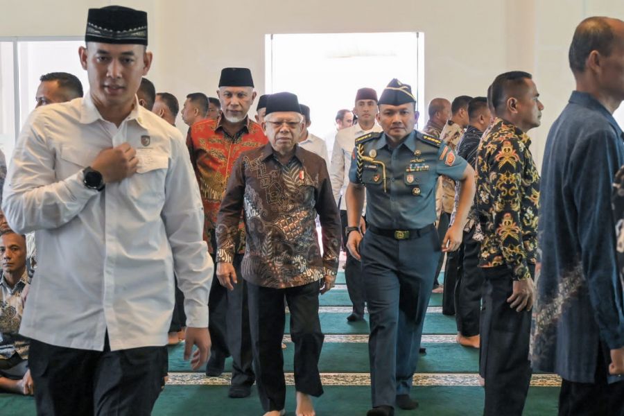 Wapres RI dan Gubernur Mahyeldi Sholat Jum'at di Masjid Baitul Auliya Komplek Kantor Gubernur Sumbar