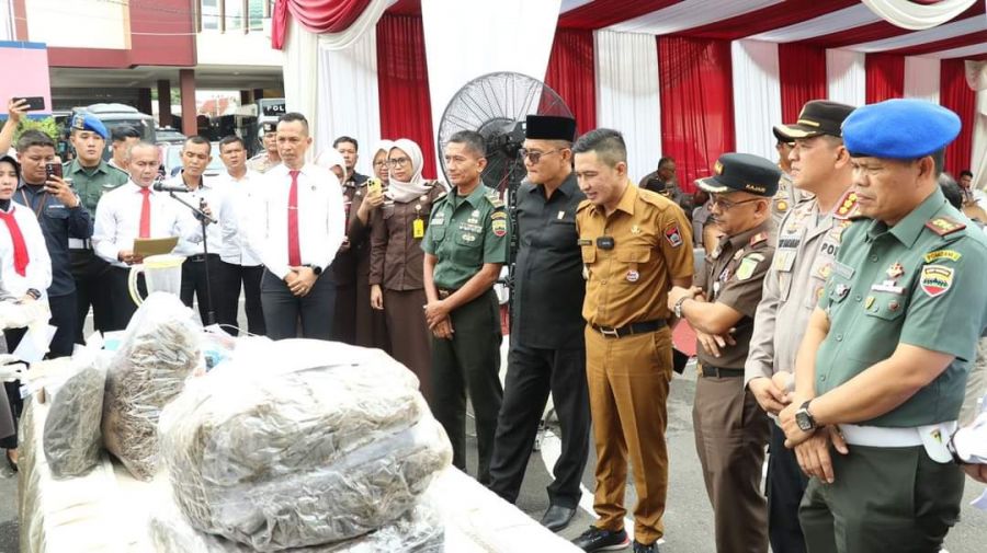 Wawako Ekos Albar Ikut Musnahkan Barang Bukti Narkotika Polresta Padang