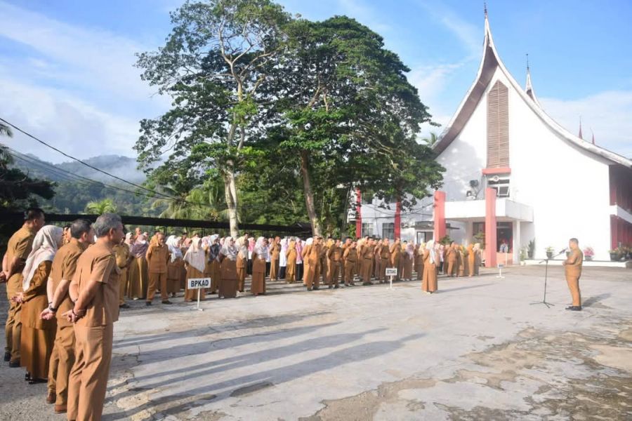 Wawako Jeffry Hibatullah Pimpin Apel Mingguan di Lingkungan Setdako Sawahlunto-Barenlitbangda-BPKAD