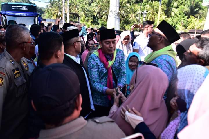 Wawako Zohirin Sayuti Secara Resmi Lepas Calon Jemaah Haji dari Kota Sawahlunto