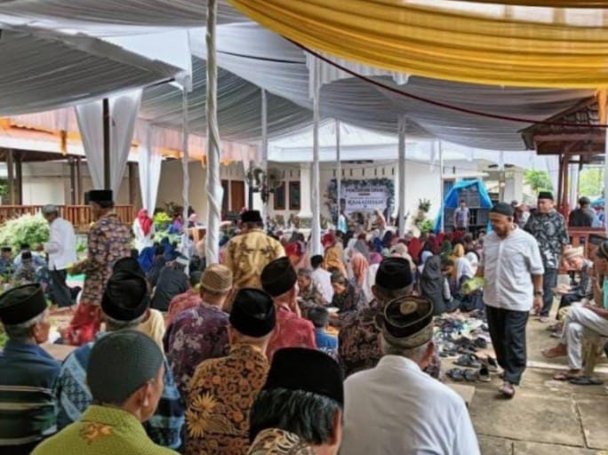 Wigiyono Anggota DPRD Dharmasraya Gelar Santunan Anak Yatim dan Khitanan Massal