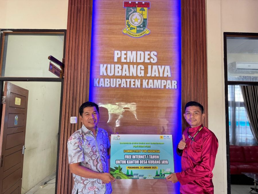 Wujud Nyata Kepedulian untuk Masyarakat, PLN Icon Plus Salurkan Bantuan TJSL Kantor Desa Kubang Jaya