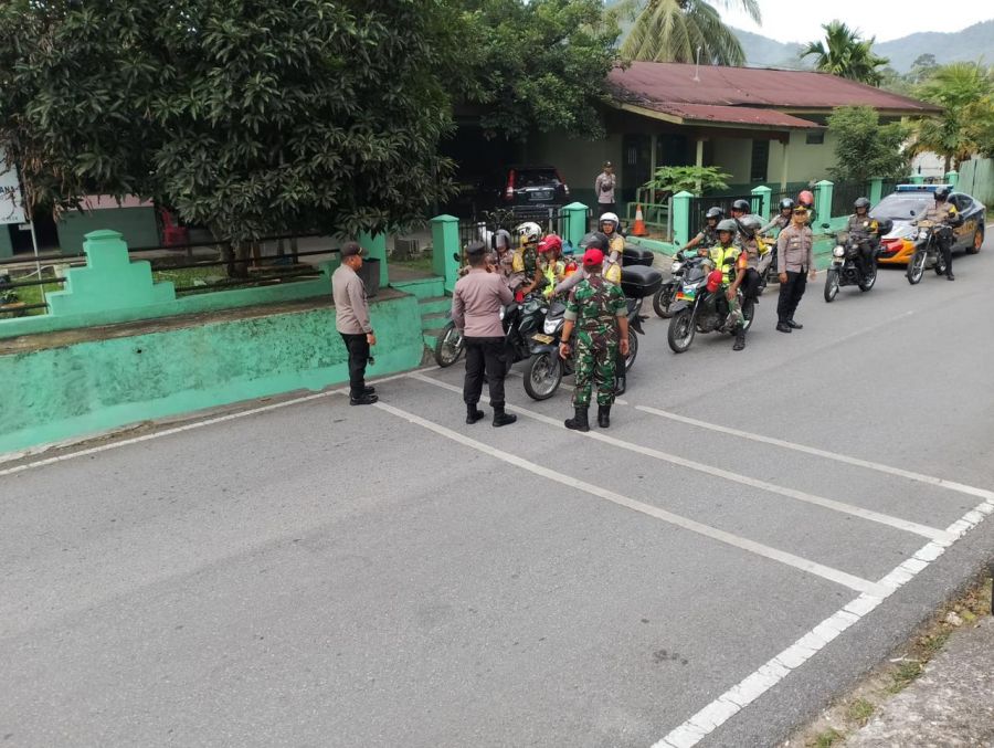 Wujud Sinergitas TNI-POLRI, Bhabinkamtibmas dan Babinsa Melakukan Kegiatan Sambang dengan Masyarakat