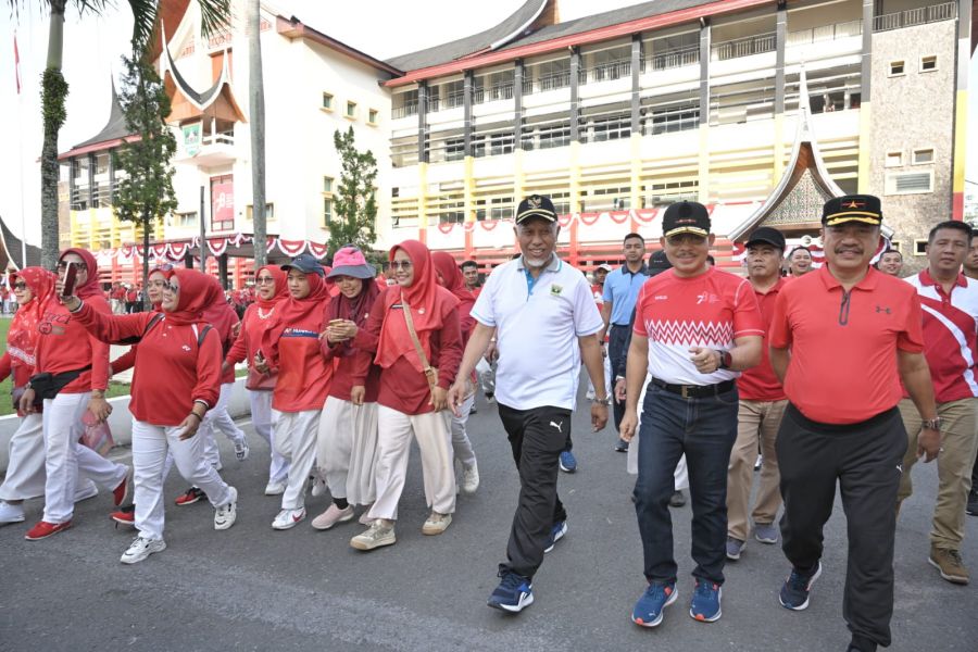 Wujudkan Kebersamaan dalam HUT RI ke-78, Ratusan ASN Pemprov Sumbar Jadi Peserta Jalan Sehat