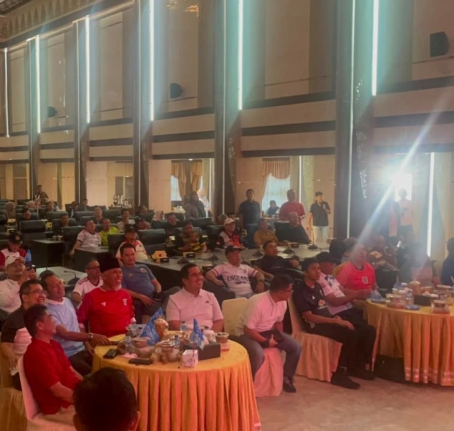 Wujudkan Kebersamaan Pemprov Sumbar TNI dan Masyarakat Gelar Nobar Piala Dunia 