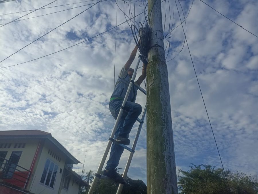 Wujudkan Koneksi Optimal PLN Icon Plus Lakukan Pemeliharaan Jaringan FO di Tanjung Gadang Kiliranjao