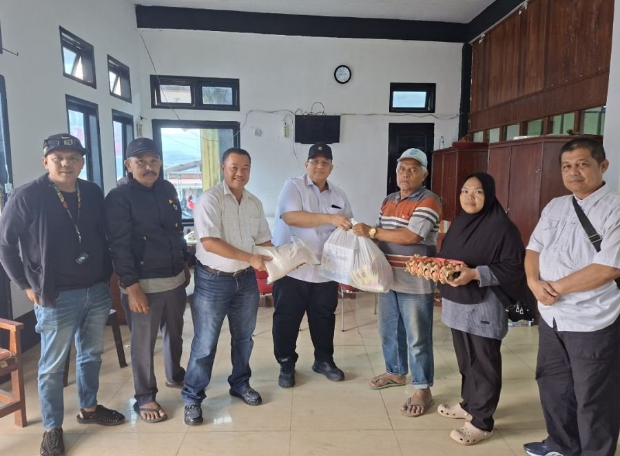 YATIBERSA Berikan Bantuan Kepada Korban yang Terdampak Bencana Alam di Solok