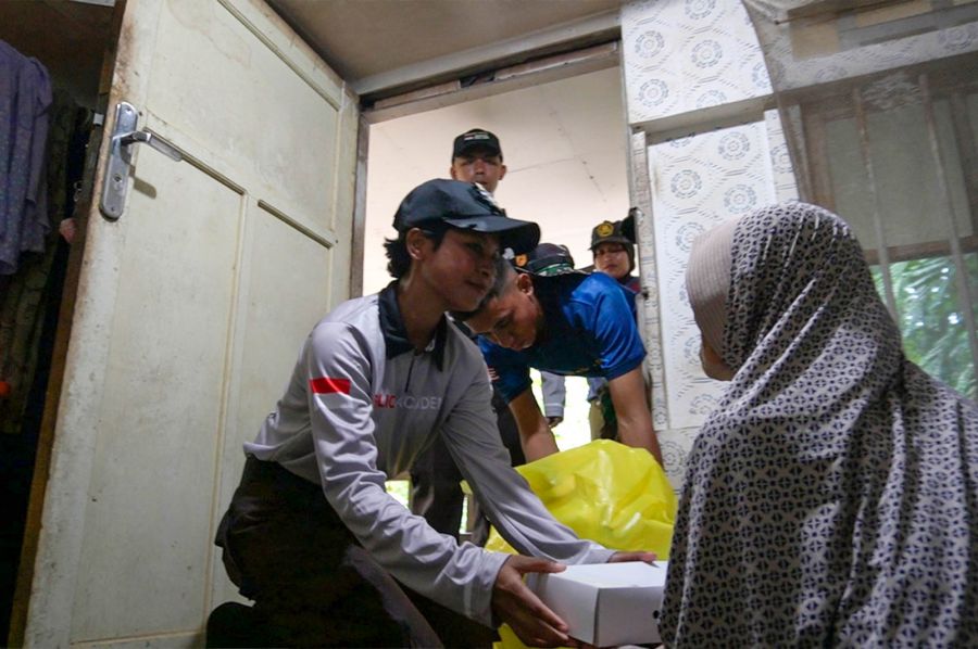 Yayasan IGS Gandeng Taruna Latsitarda Nusantara Ke 44, Beri Bansos di Kel. Gunung Samarinda Baru